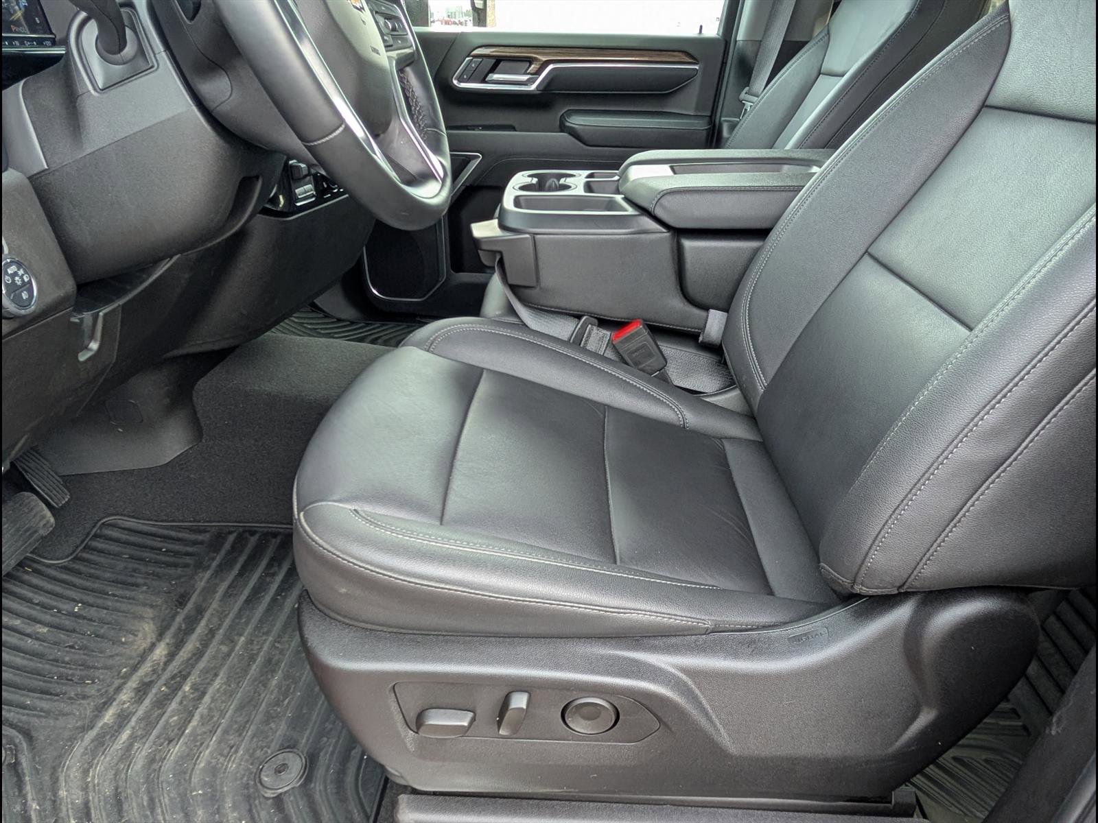 Used 2025 Chevrolet Silverado 2500 LT image 12