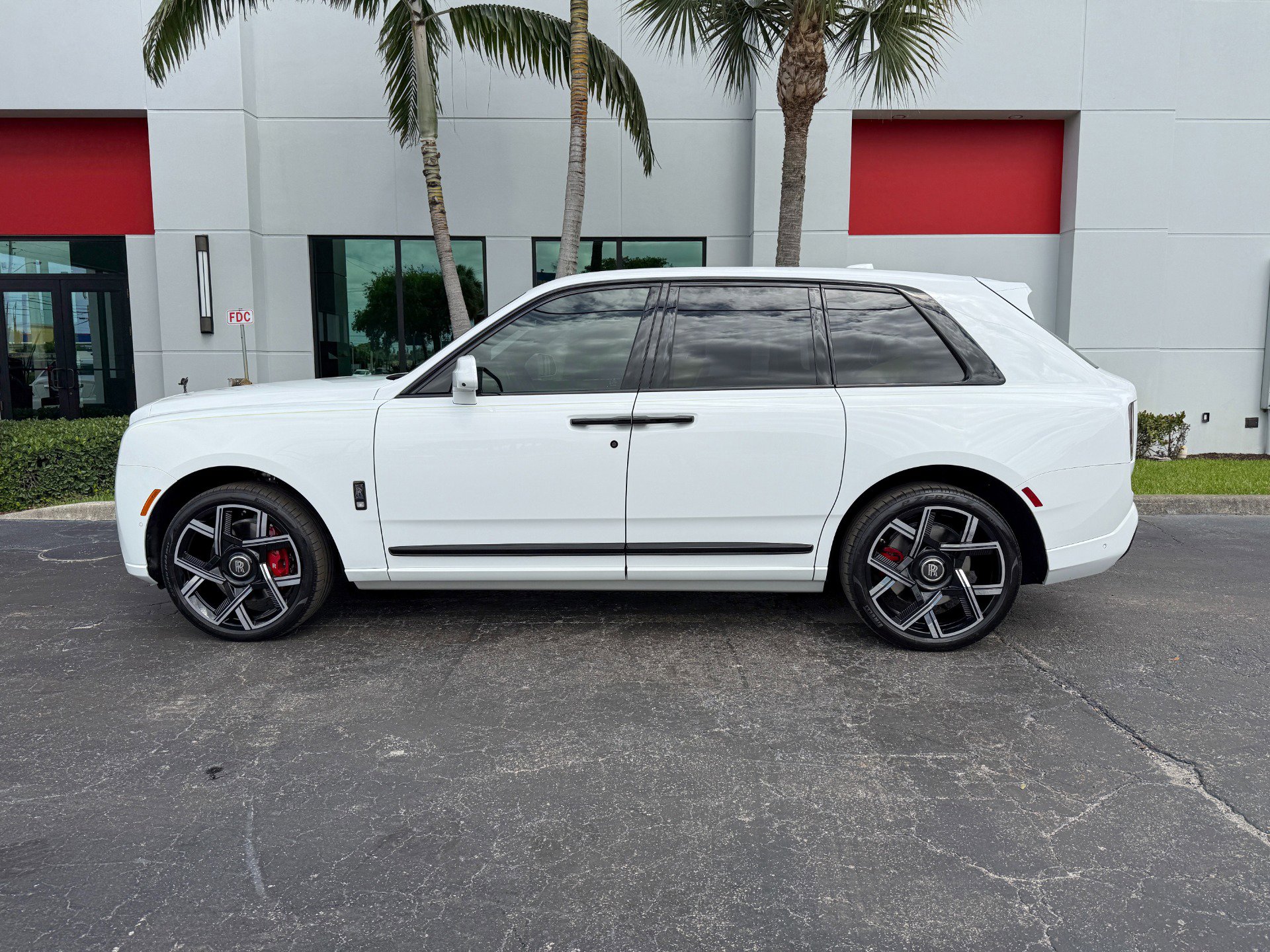 Used 2025 Rolls-Royce Cullinan Black Badge image 11