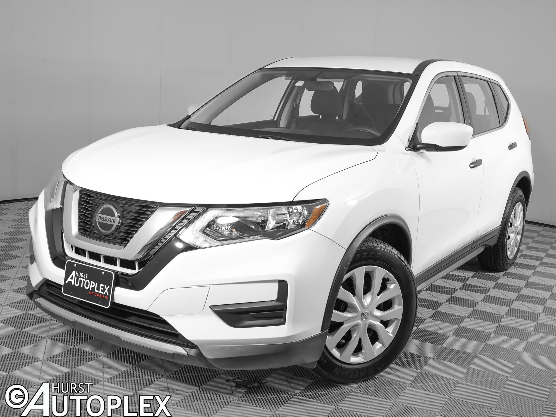 Used 2018 Nissan Rogue S FWD image 1