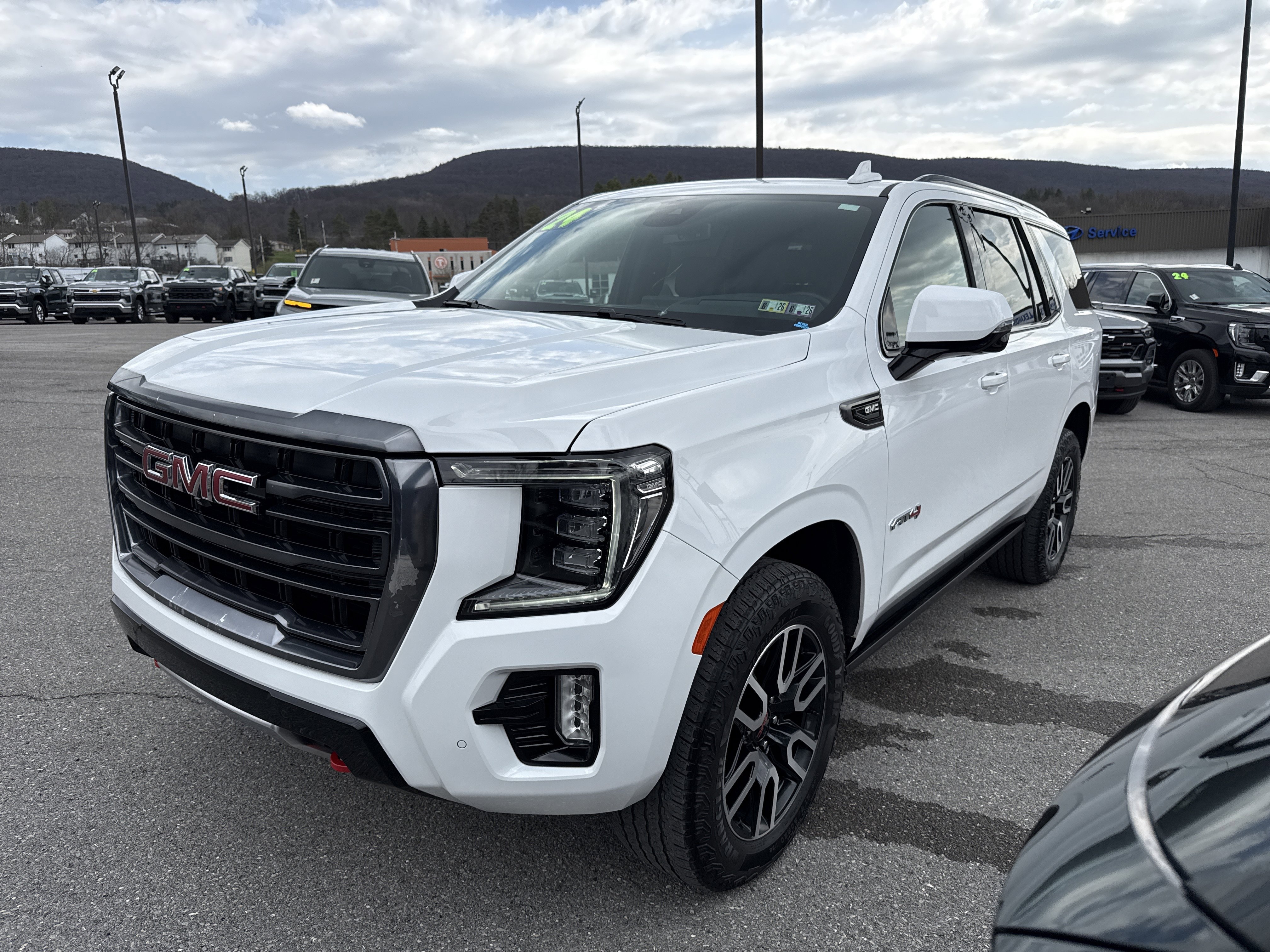 Used 2024 GMC Yukon AT4 w/ AT4 Premium Package image 8
