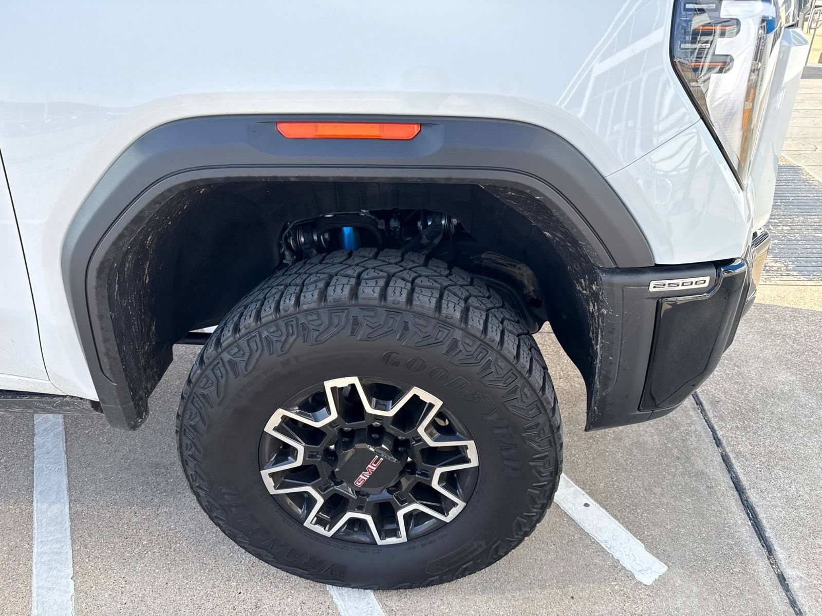 Used 2025 GMC Sierra 2500 AT4X AWD/4WD image 4
