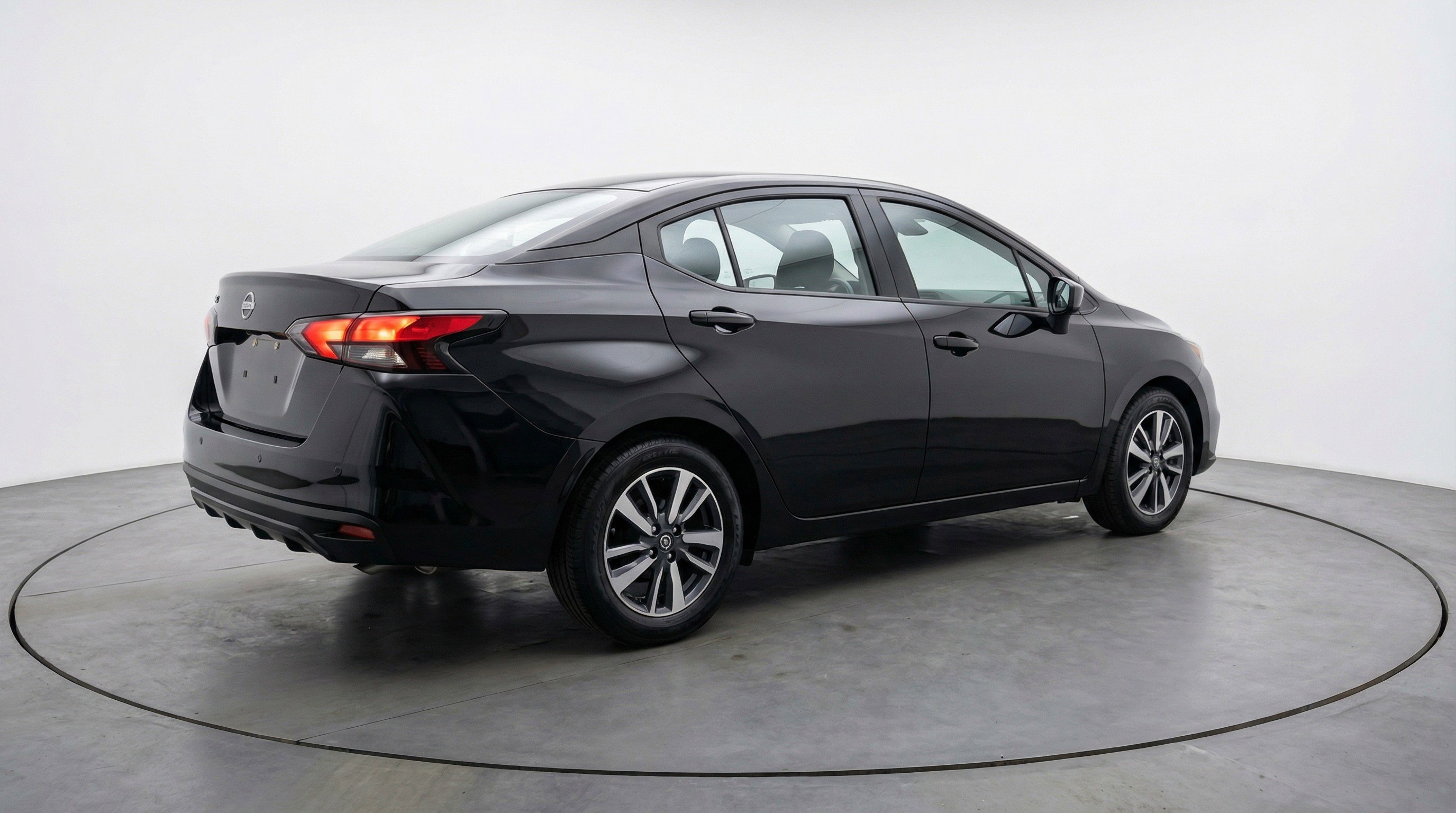 Used 2025 Nissan Versa SV FWD image 9