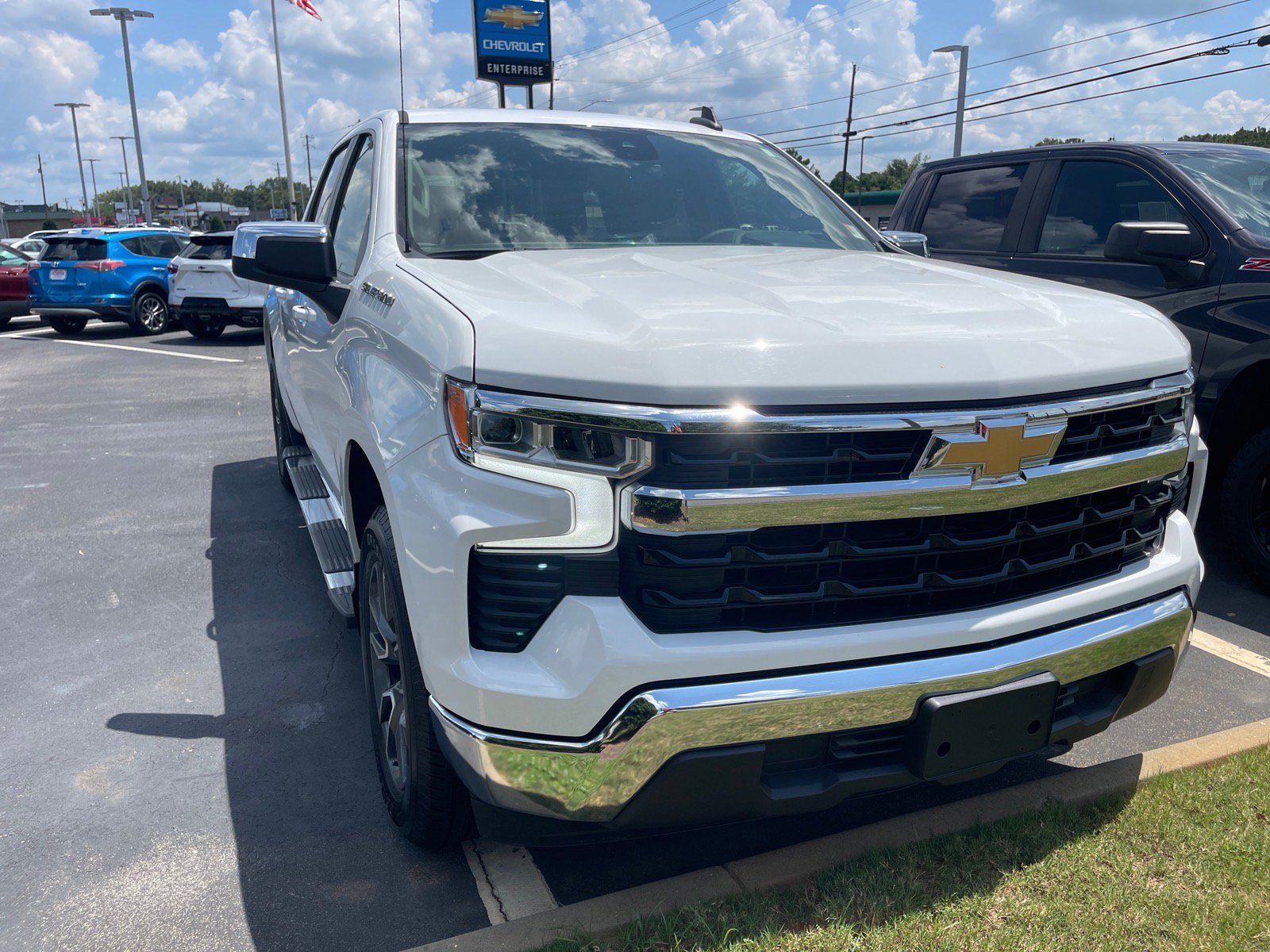 Used 2023 Chevrolet Silverado 1500 LT w/ Protection Package RWD image 3