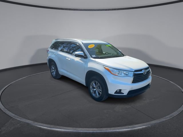 Used 2014 Toyota Highlander XLE image 2