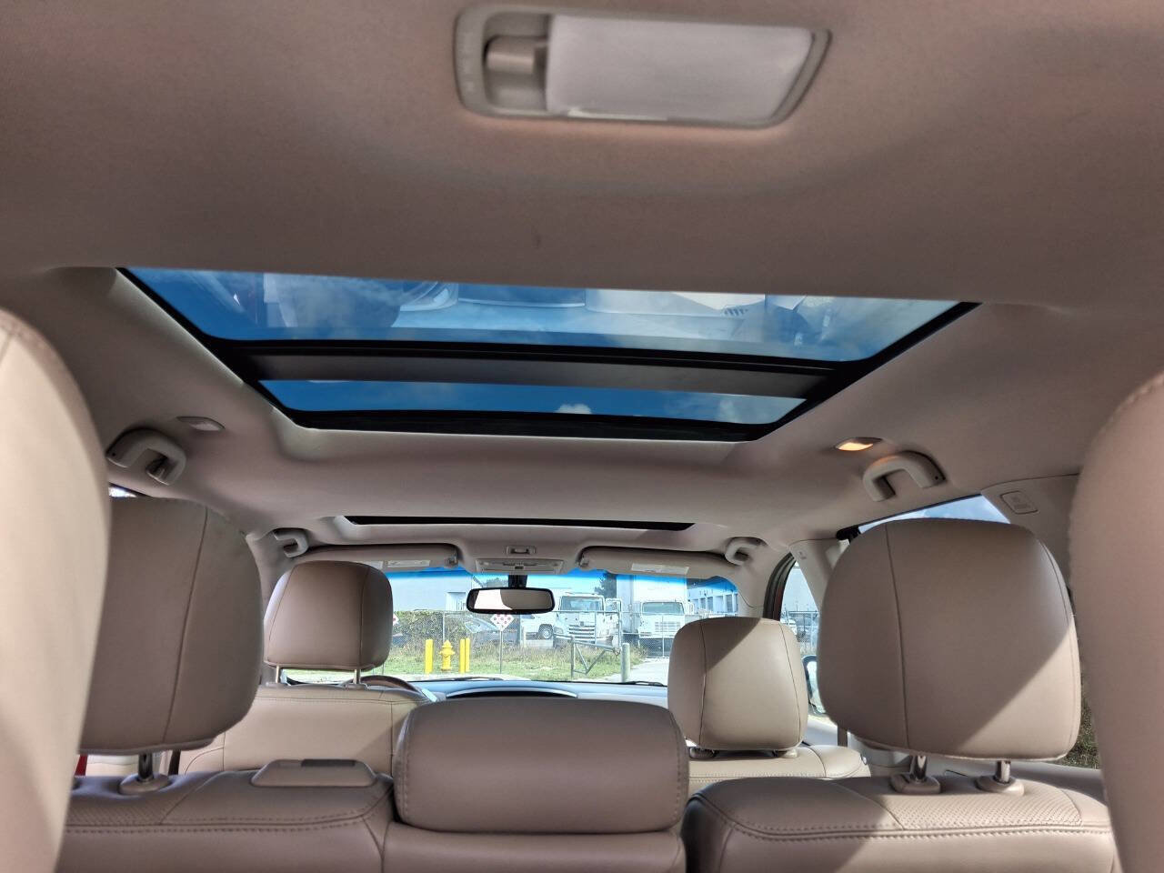 Used 2015 Nissan Pathfinder Platinum FWD image 27