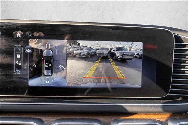 Used 2025 Mercedes-Benz GLS 580 4MATIC image 18