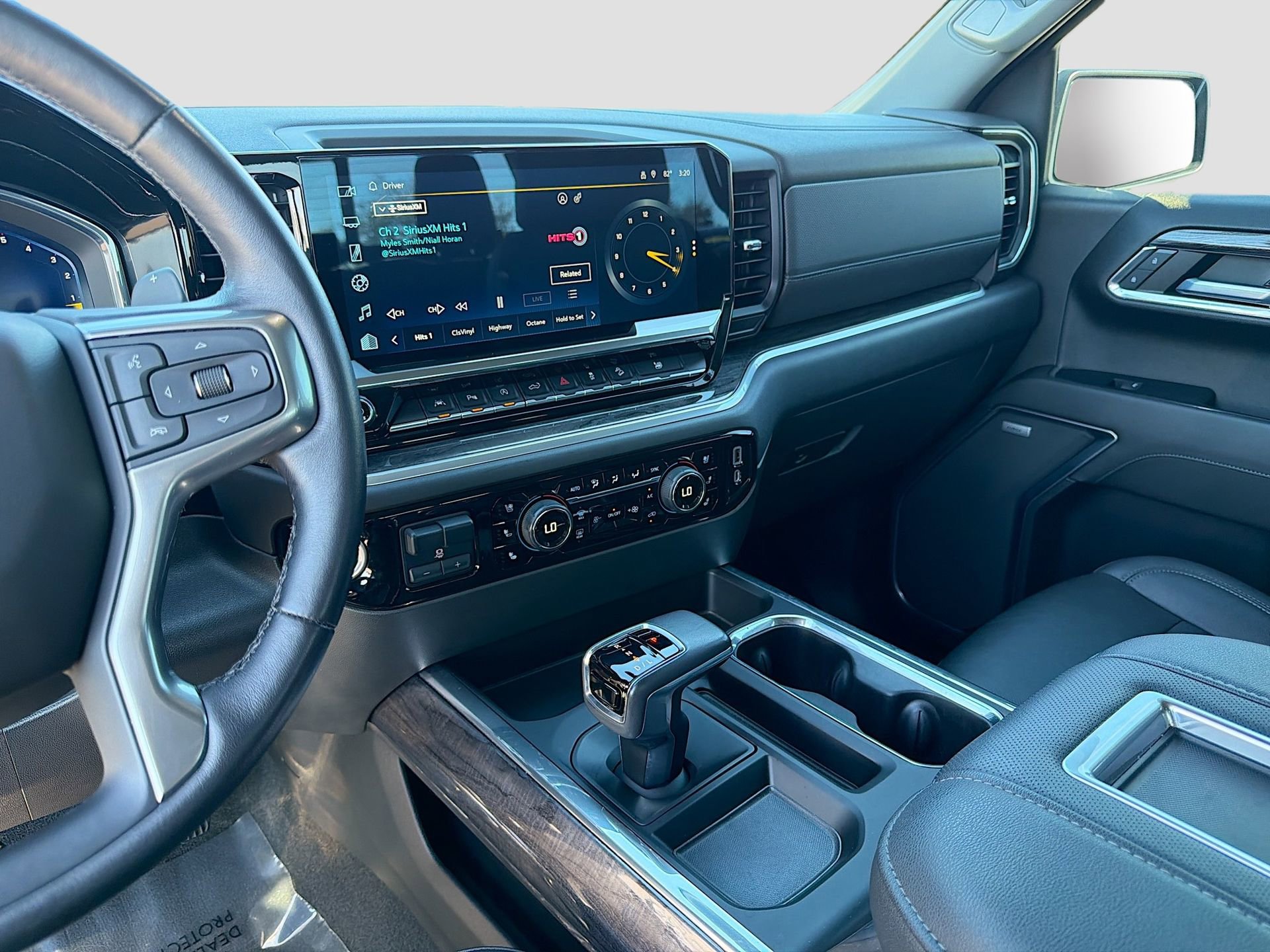 Used 2022 Chevrolet Silverado 1500 LTZ w/ LTZ Premium Package image 28