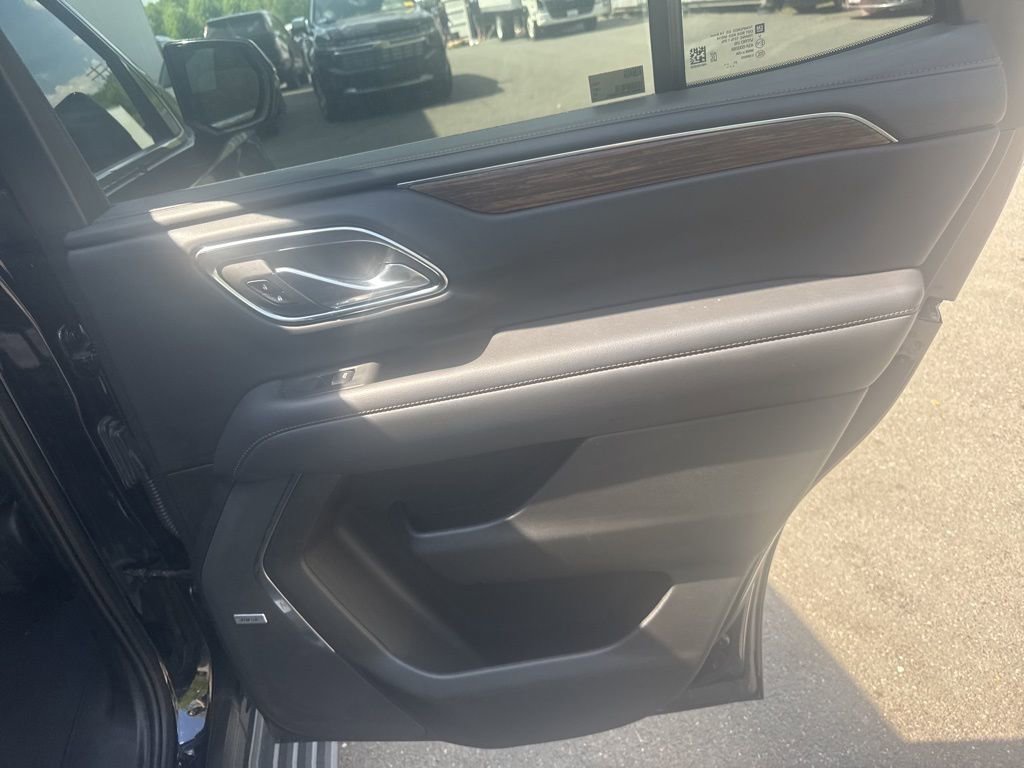 Used 2022 Chevrolet Tahoe High Country AWD/4WD image 8