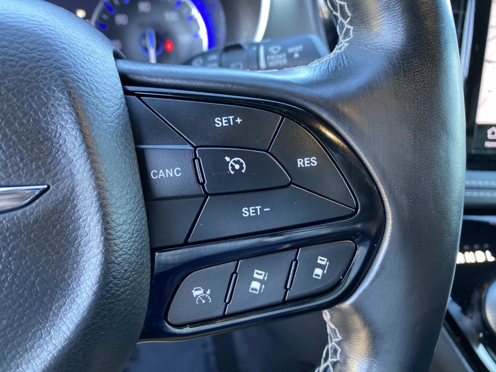 Used 2021 Chrysler Pacifica Touring-L w/ Premium & Safety Sphere Group image 17