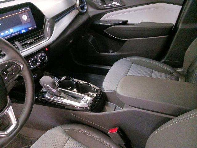 Used 2025 Chevrolet Trax LT w/ Driver Confidence Package image 24