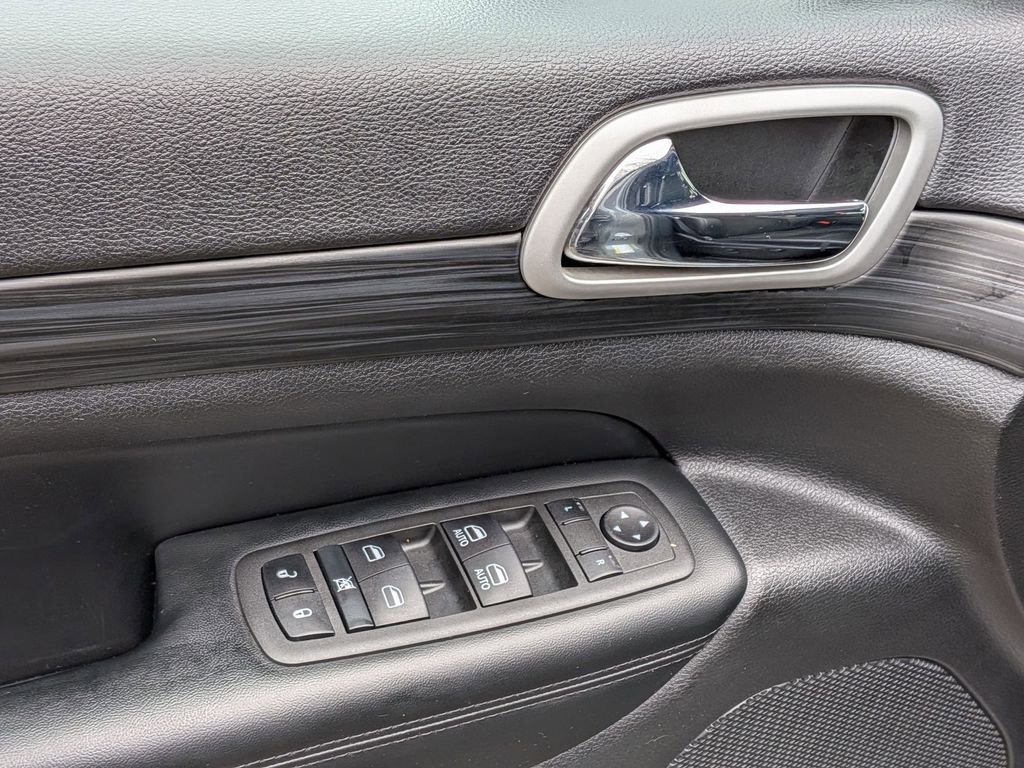 Used 2022 Jeep Grand Cherokee Laredo X image 11