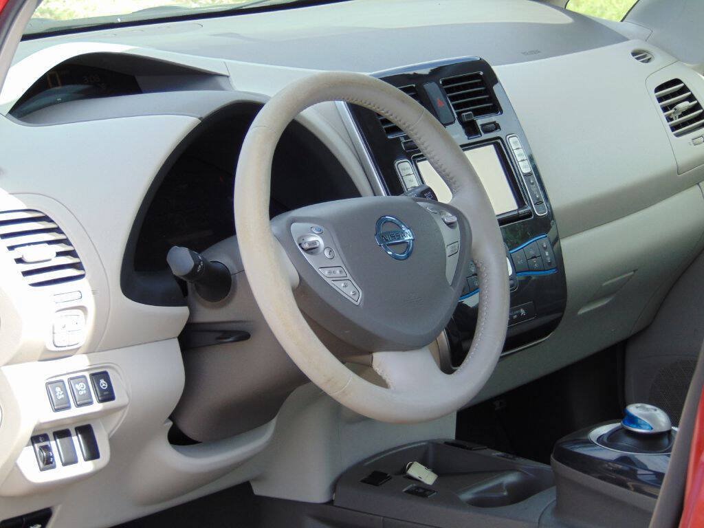 Used 2012 Nissan Leaf SL FWD image 20