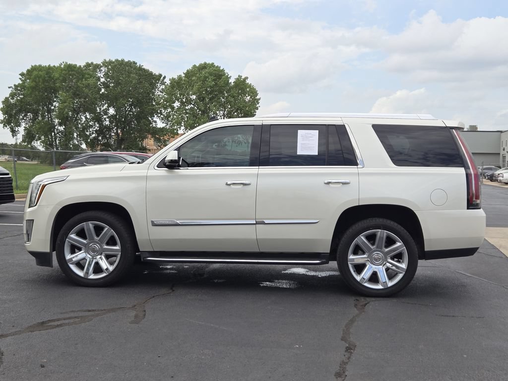 Used 2015 Cadillac Escalade Luxury AWD/4WD image 4