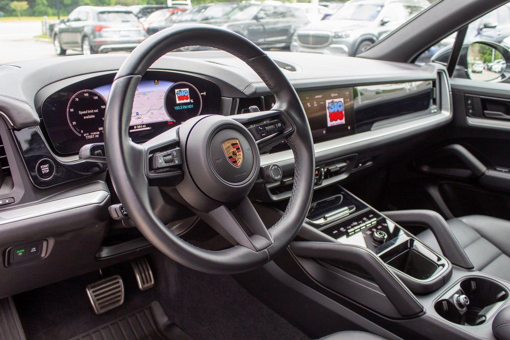 Used 2024 Porsche Cayenne S w/ Premium Package image 11
