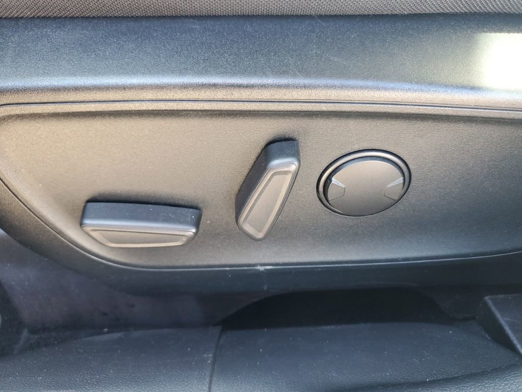 Used 2020 Ford Escape SE image 25