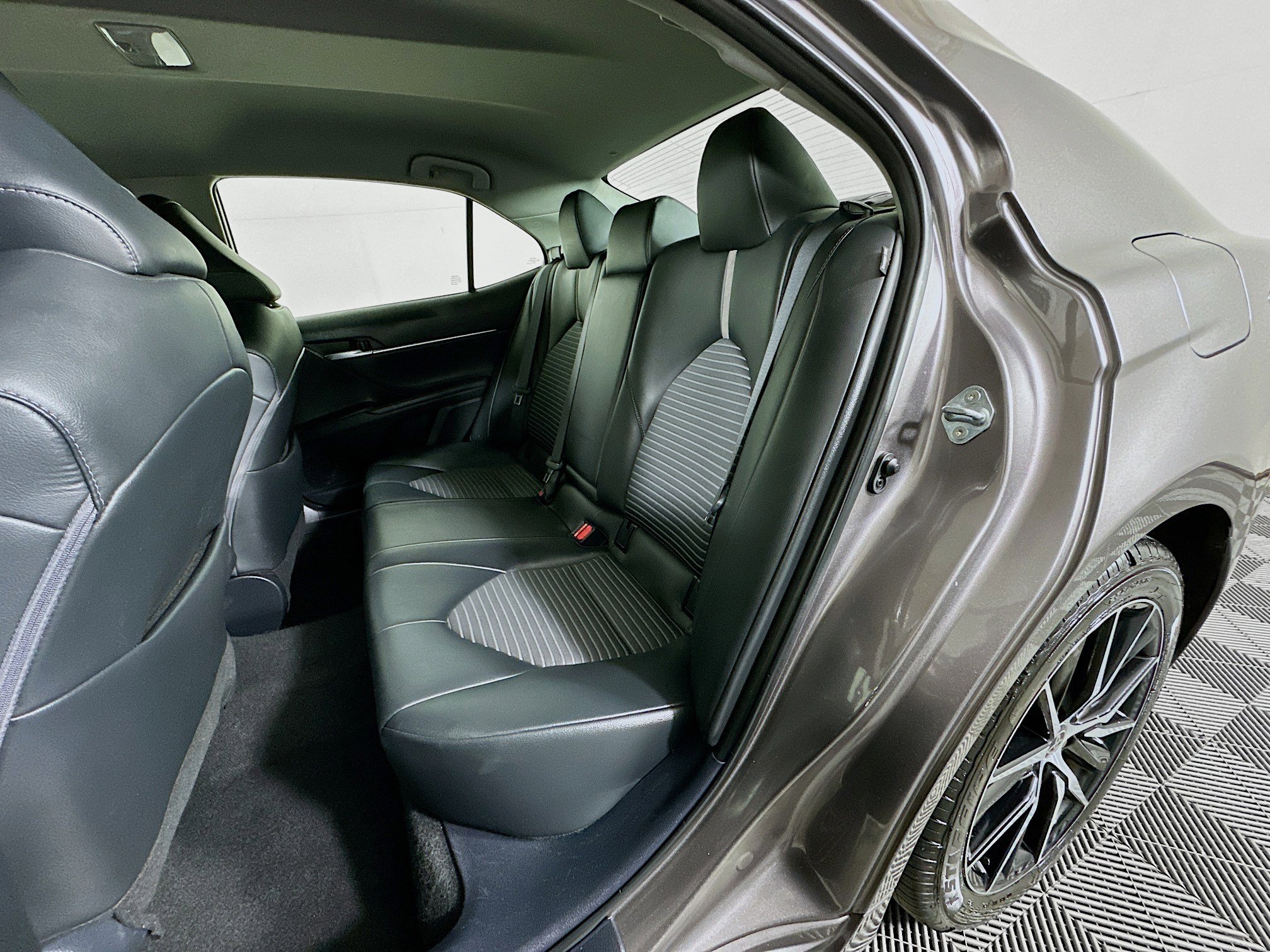 Used 2024 Toyota Camry SE image 25