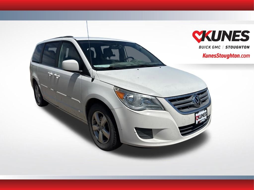 Used 2011 Volkswagen Routan SE FWD image 2