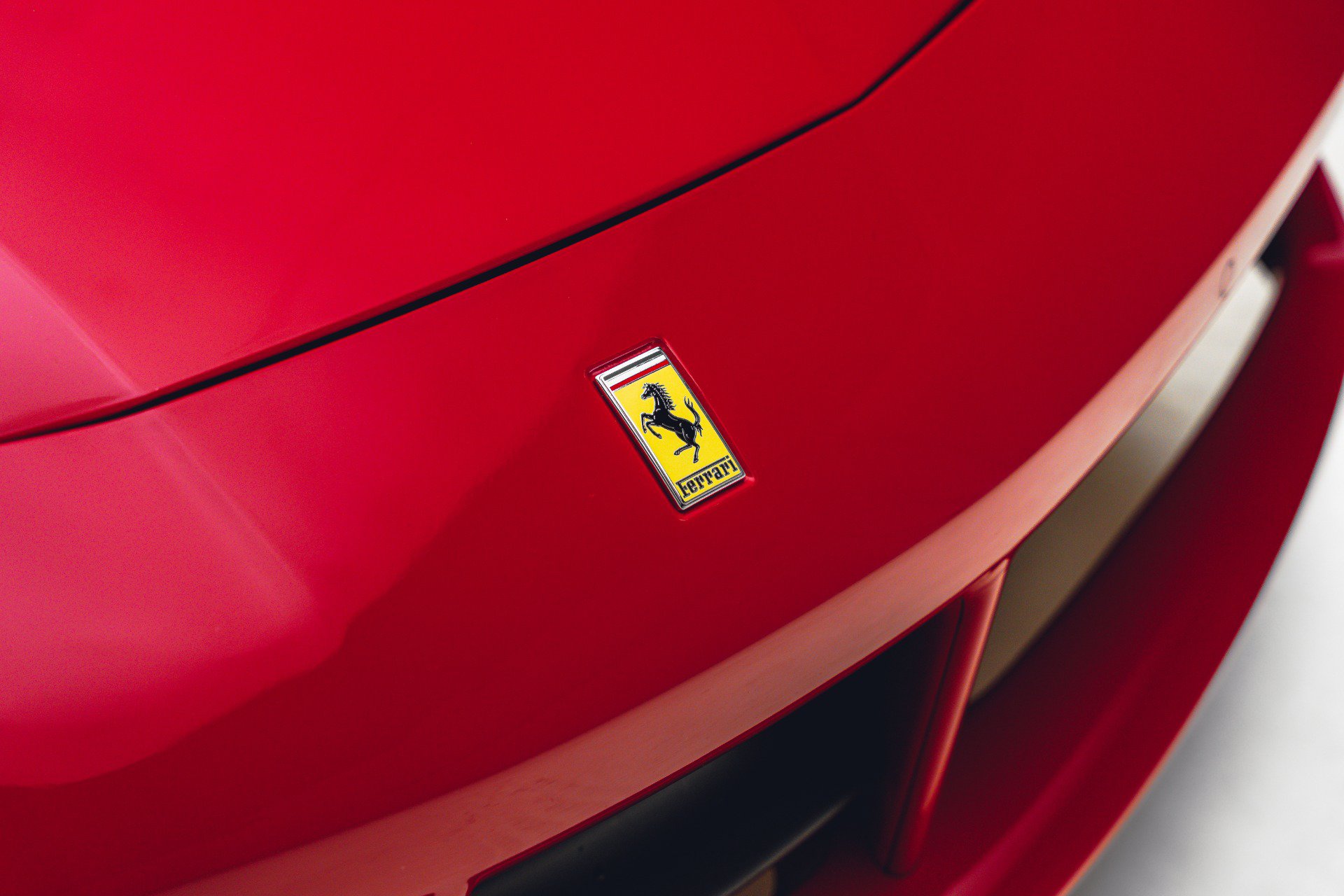 Used 2017 Ferrari 488 GTB RWD image 12
