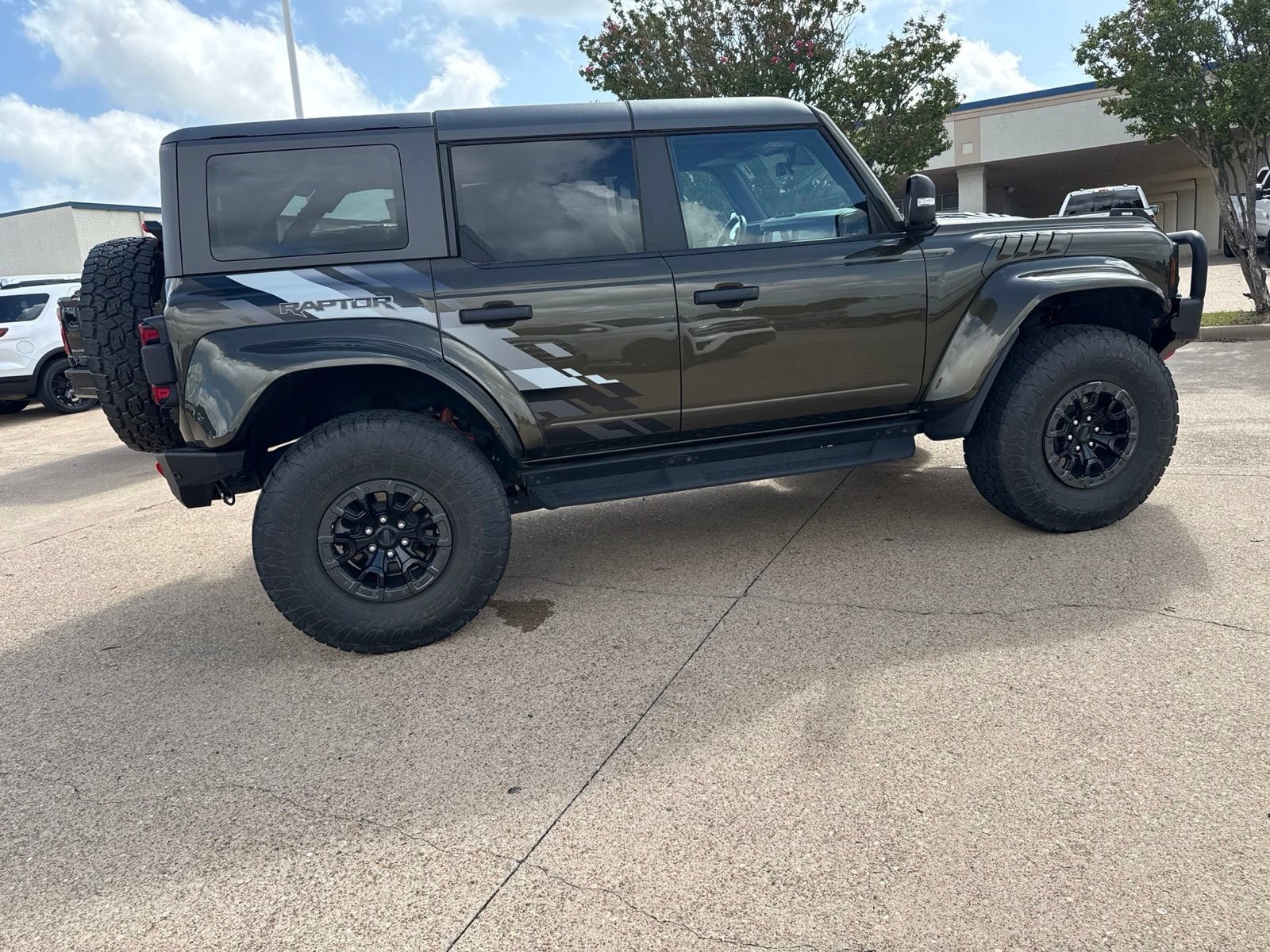 Certified 2024 Ford Bronco Raptor w/ Interior Carbon Fiber Pack 6 AWD/4WD image 8