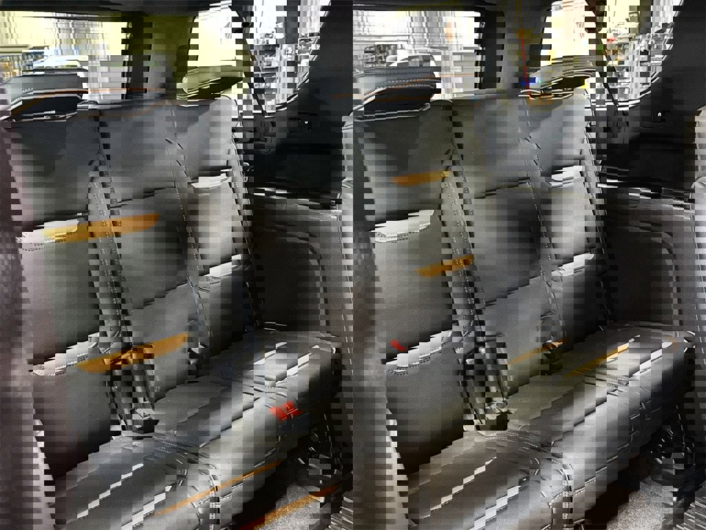 Used 2022 GMC Yukon XL AT4 image 31