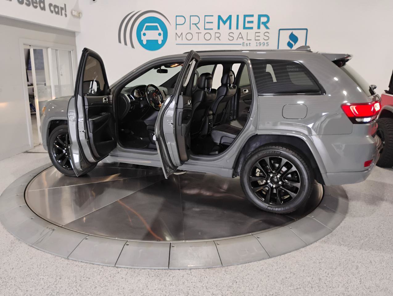 Used 2021 Jeep Grand Cherokee Laredo X RWD image 40