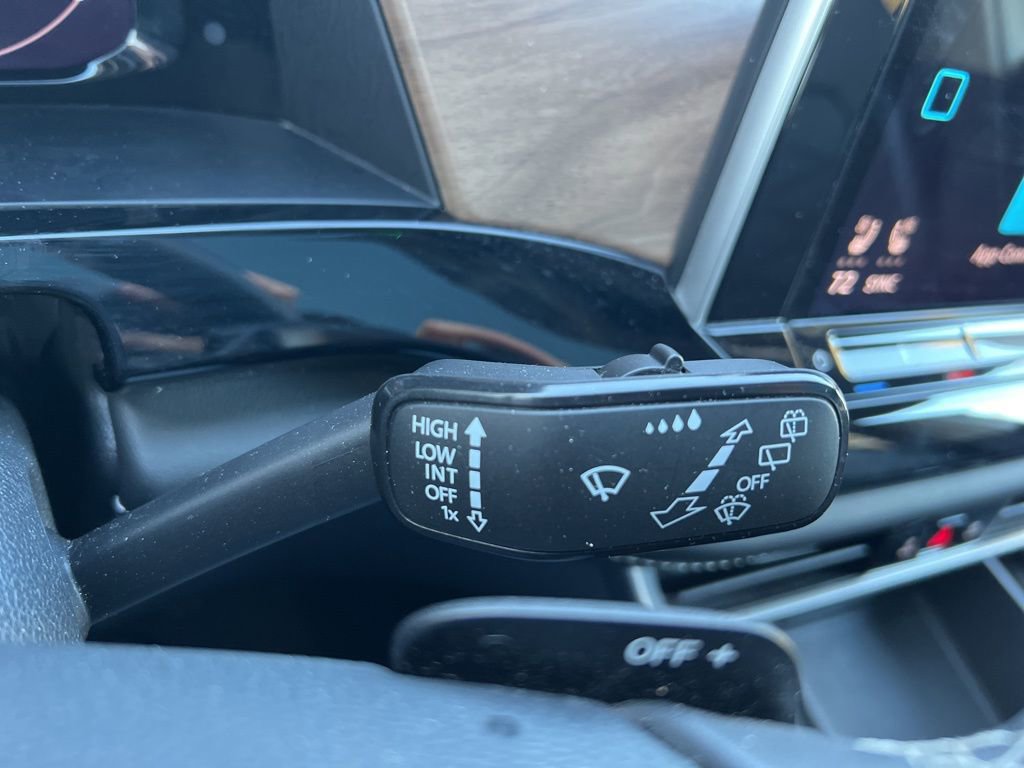 Used 2024 Volkswagen Atlas SE image 14