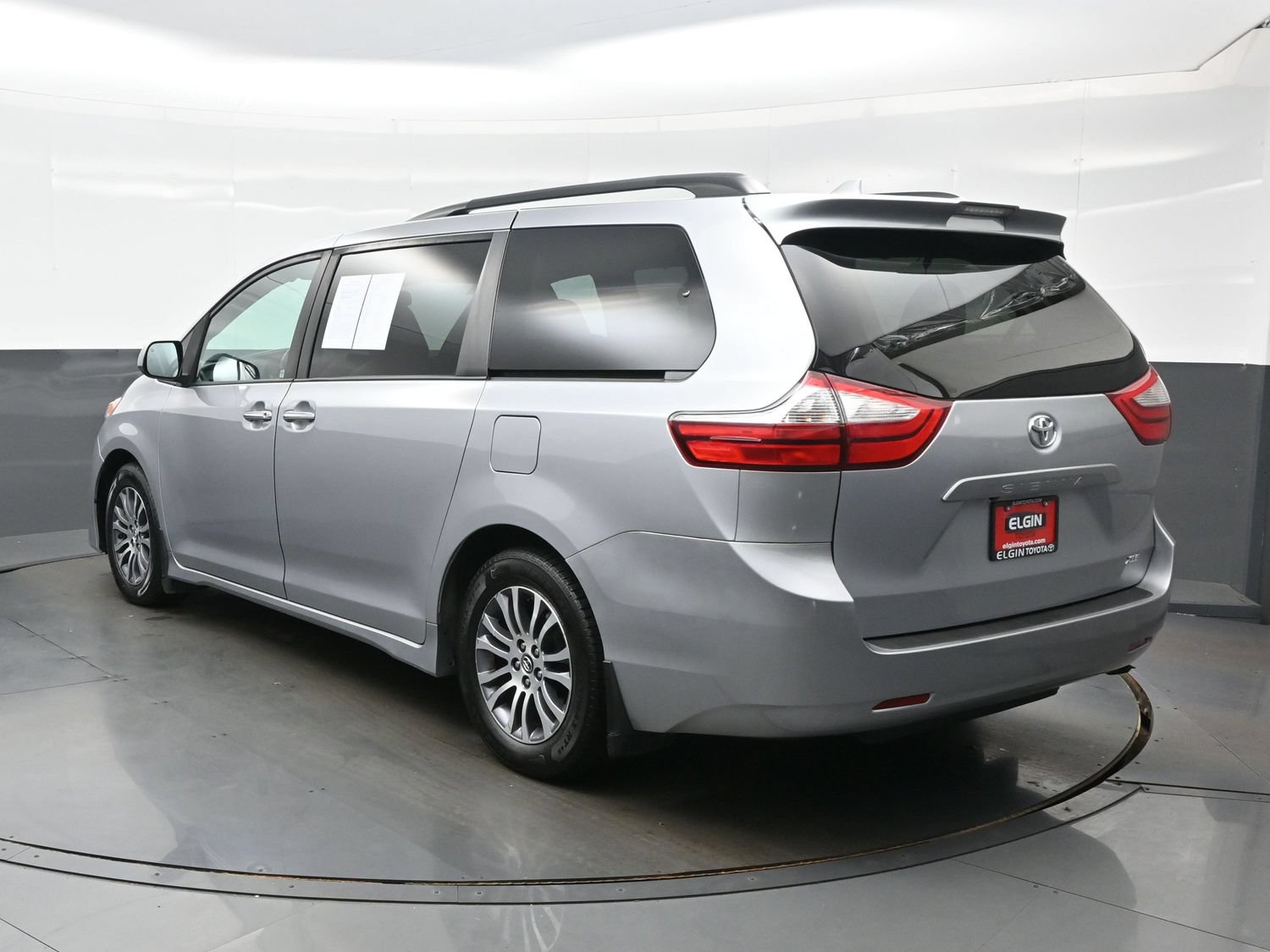 Used 2018 Toyota Sienna XLE FWD image 4