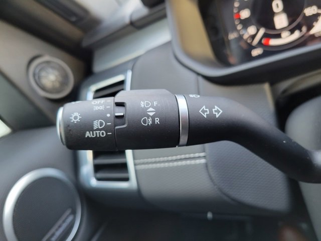 Used 2025 Land Rover Discovery Dynamic SE image 32