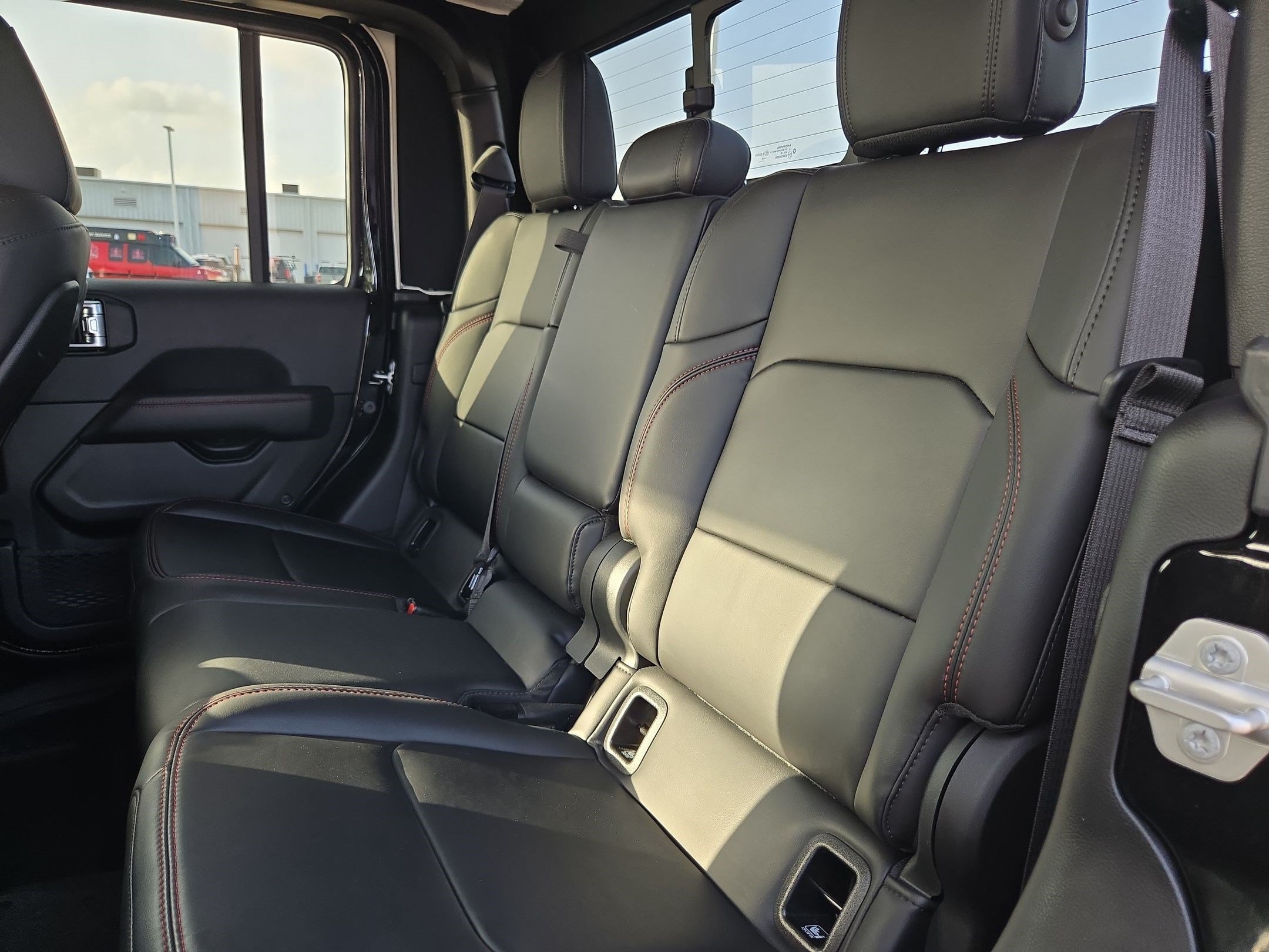 Used 2024 Jeep Gladiator Rubicon AWD/4WD image 29