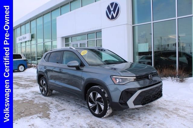 Used 2025 Volkswagen Taos SE image 1