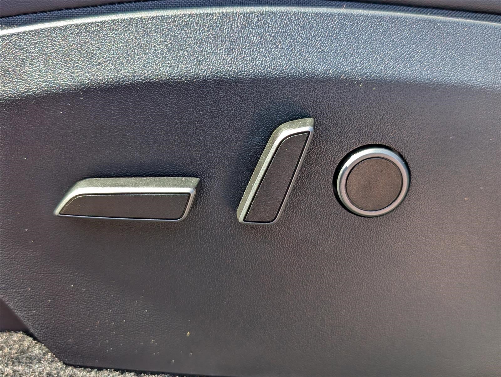 Used 2024 Tesla Model Y Long Range AWD/4WD image 20