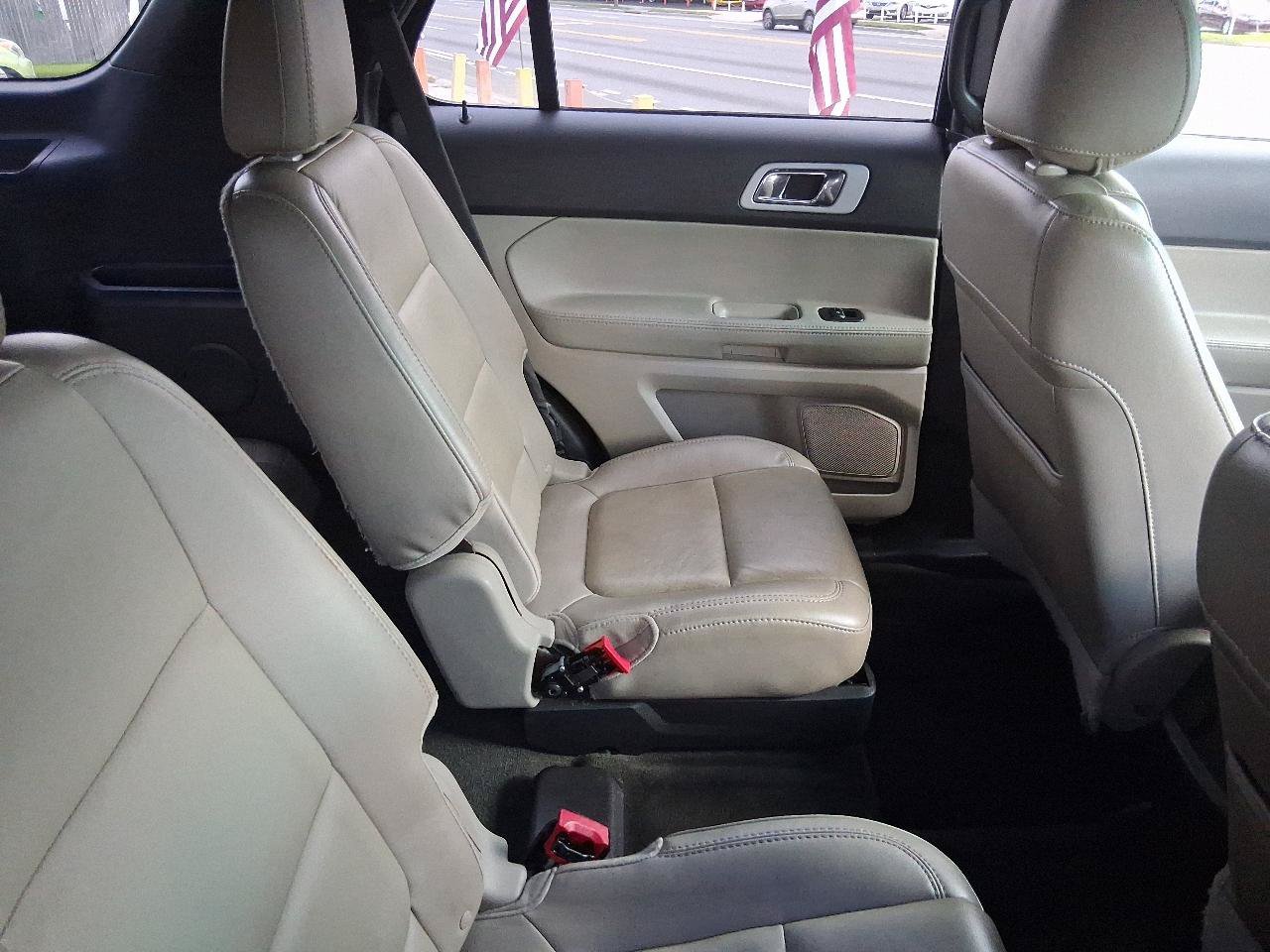 Used 2014 Ford Explorer XLT w/ Equipment Group 202A FWD image 13