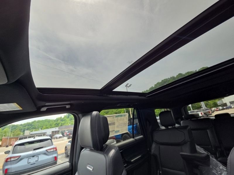 New 2026 Ford Expedition Platinum w/ Stealth Performance Package AWD/4WD image 46