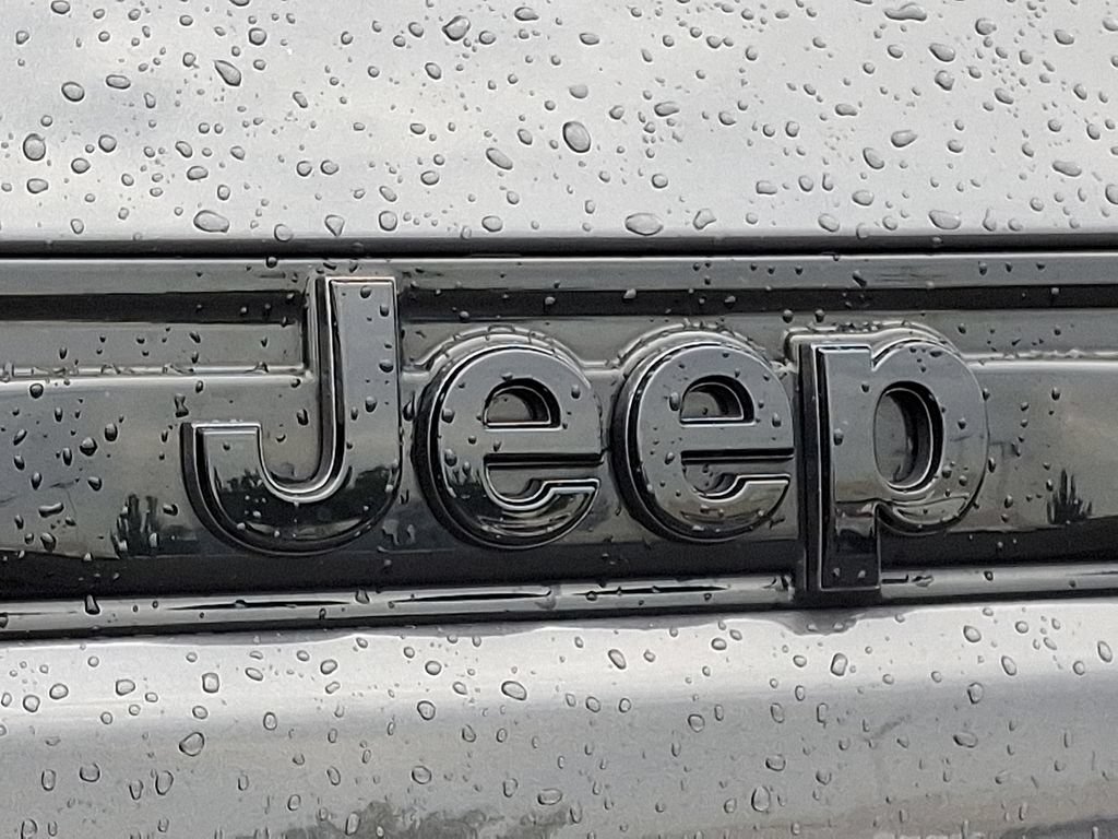 Used 2023 Jeep Grand Cherokee Altitude AWD/4WD image 30