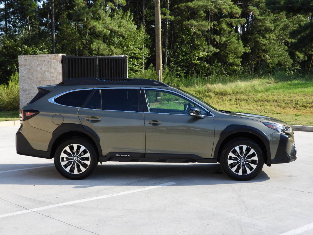Used 2023 Subaru Outback Limited AWD/4WD image 39