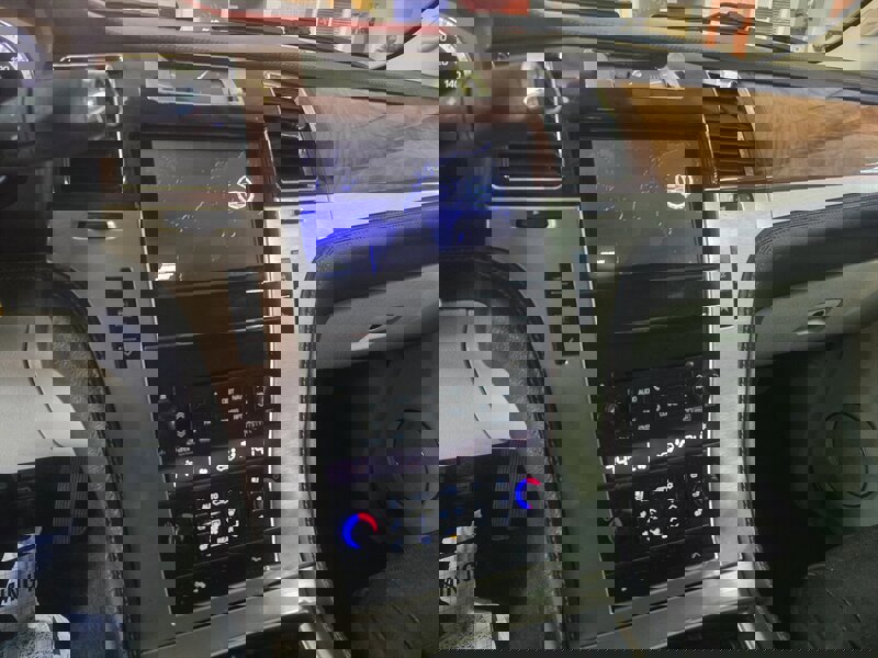 Used 2012 Cadillac Escalade Platinum image 25