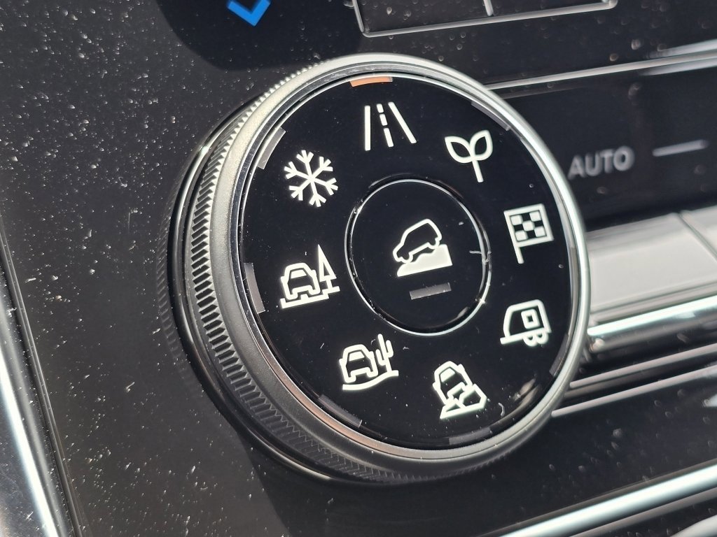 New 2025 Nissan Armada SL w/ Captain's Chari Seat Package image 18