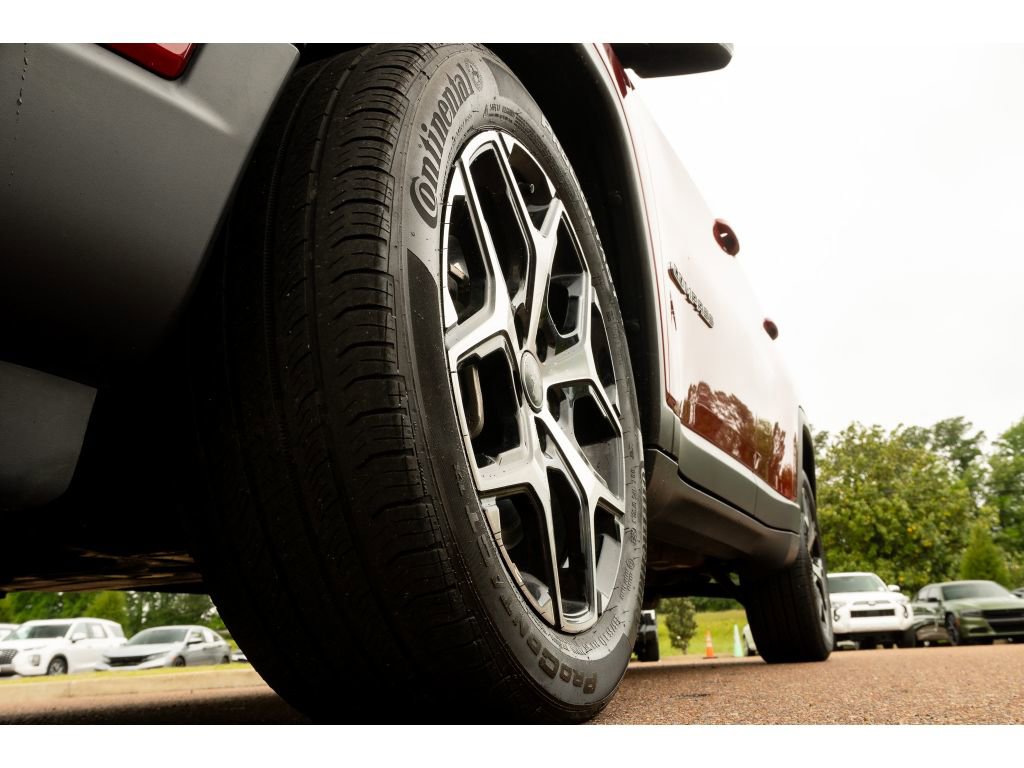Used 2025 Jeep Compass Limited AWD/4WD image 9