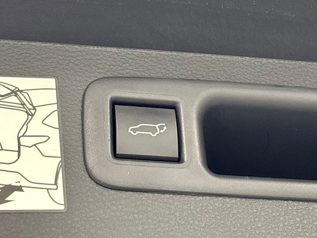 Used 2023 Toyota Highlander Platinum image 34