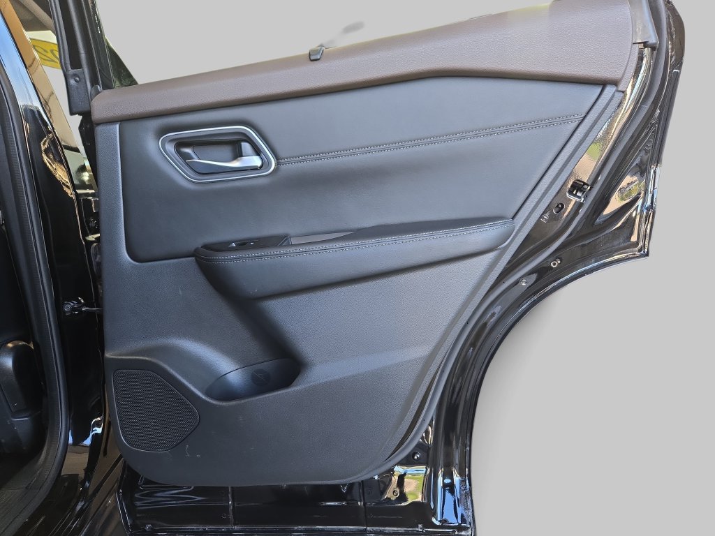 Used 2021 Nissan Rogue SV AWD/4WD image 14