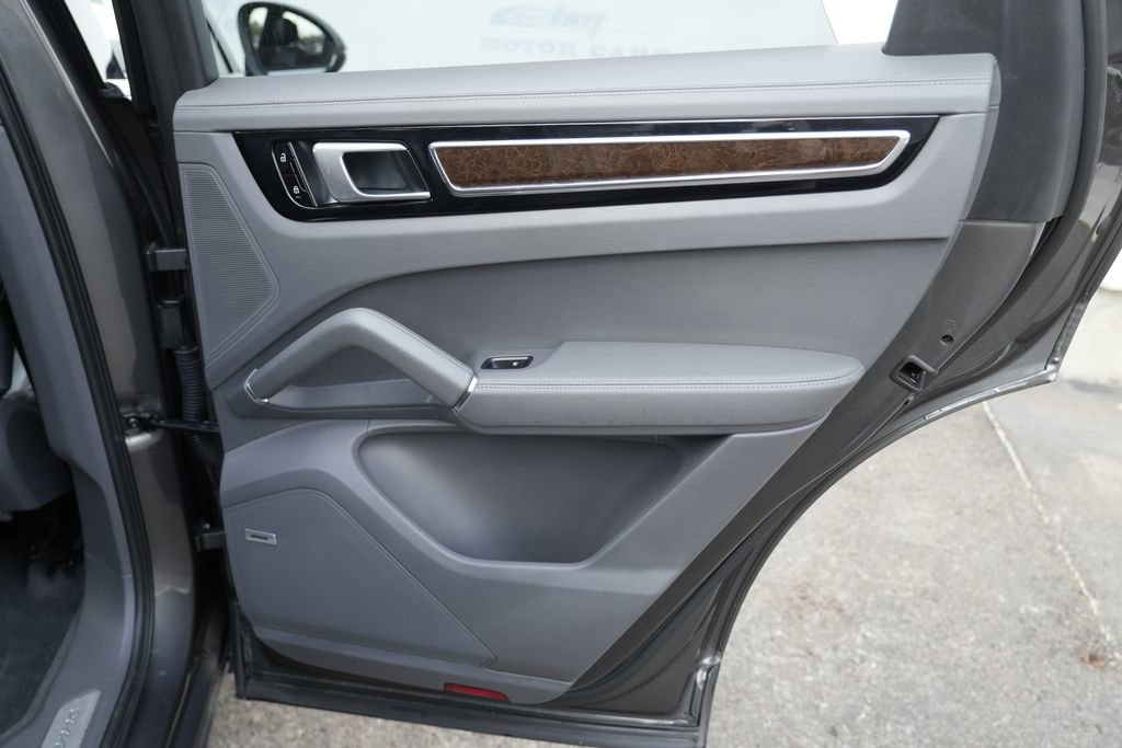 Used 2019 Porsche Cayenne S image 41