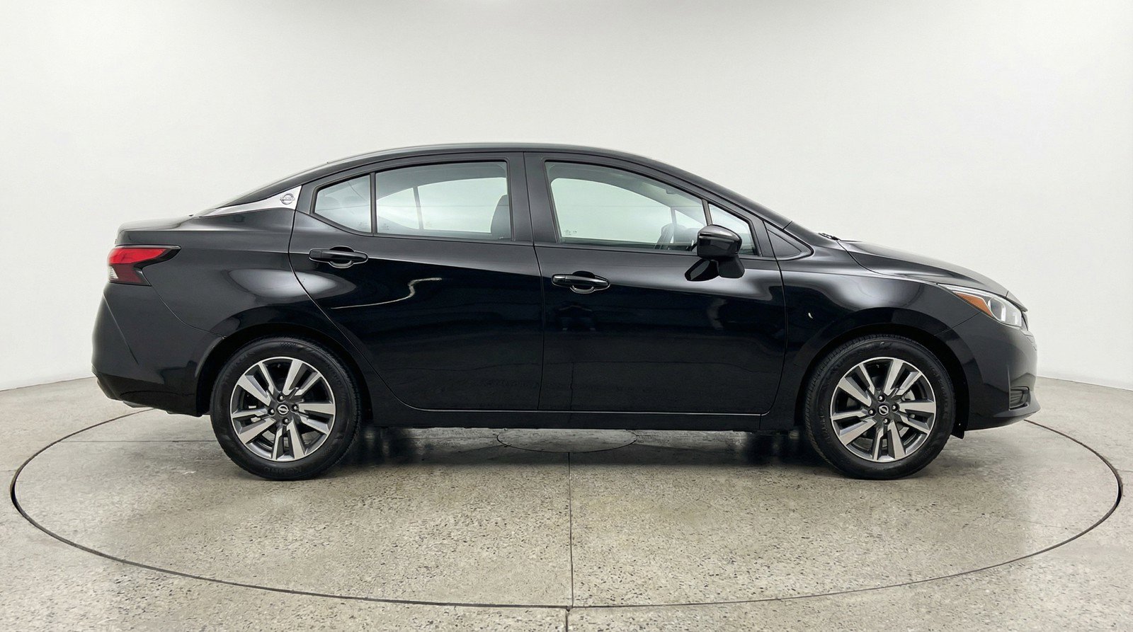 Used 2025 Nissan Versa SV FWD image 11