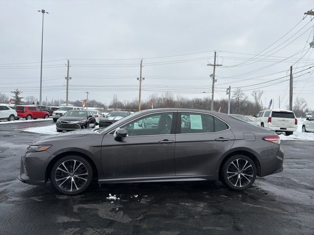 Used 2019 Toyota Camry SE image 4