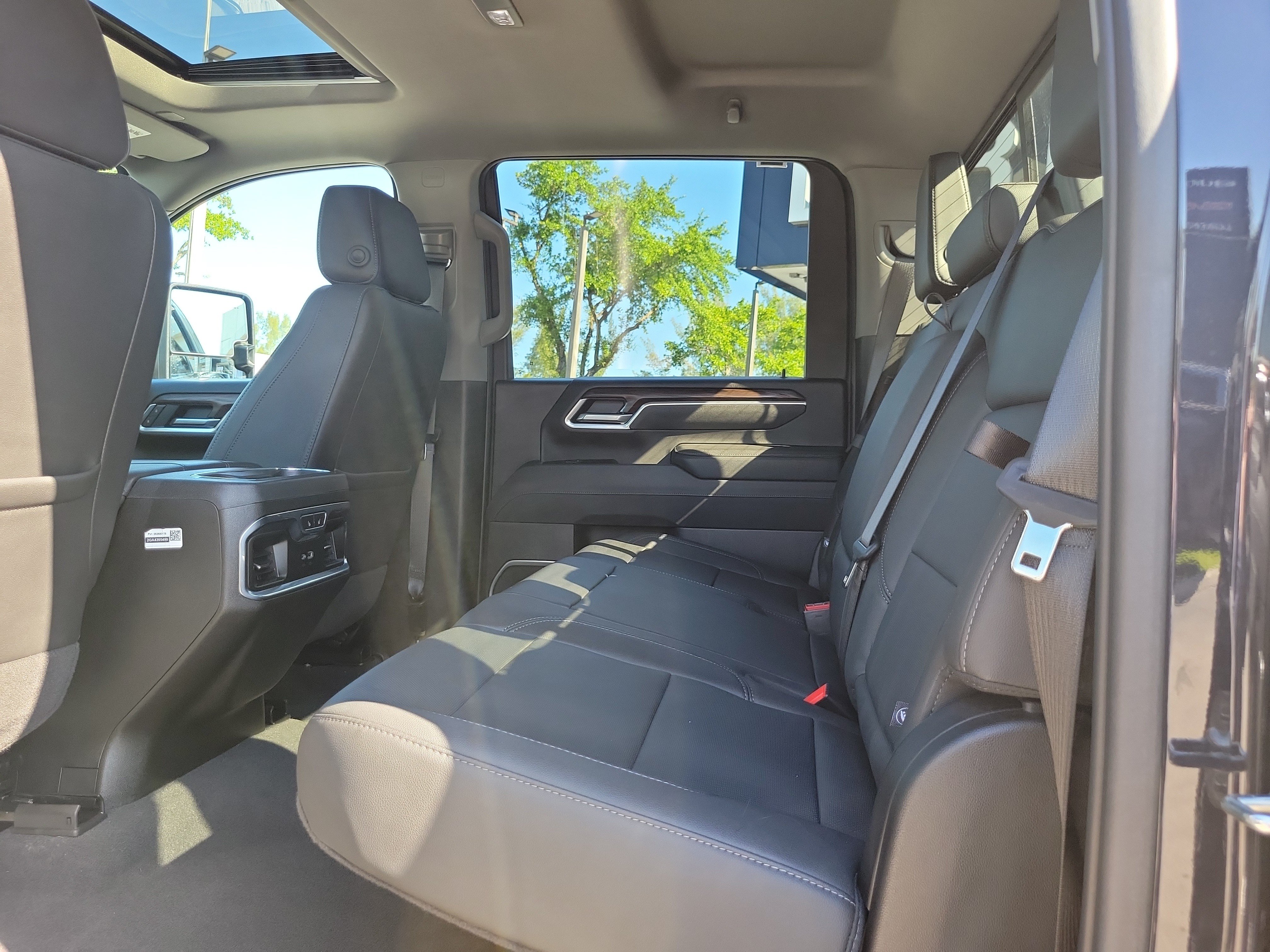 Used 2025 GMC Sierra 2500 SLT w/ SLT Premium Package AWD/4WD image 15