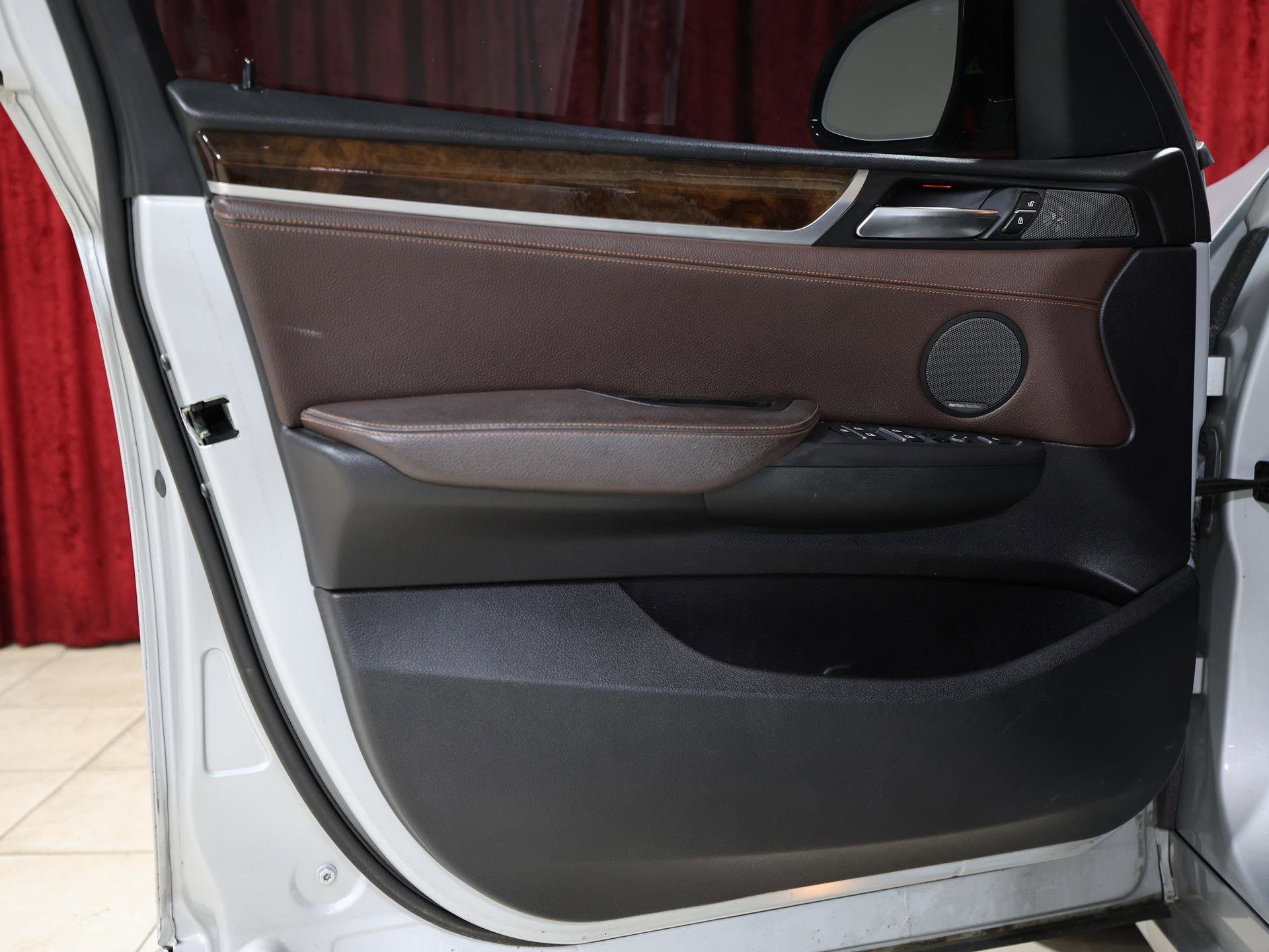 Used 2015 BMW X3 xDrive28d image 11