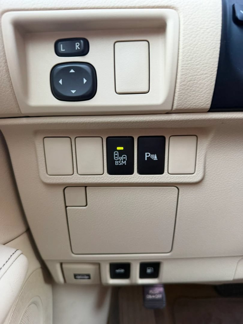Used 2013 Lexus ES 300h w/ Luxury Pkg FWD image 27