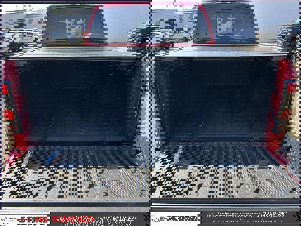 Used 2022 Nissan Frontier SV w/ SV Premium Package image 11