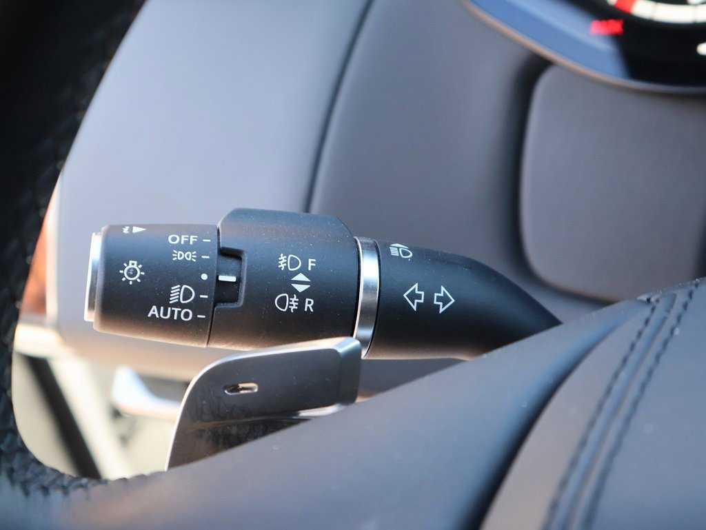 Used 2025 Land Rover Range Rover Sport SE image 33