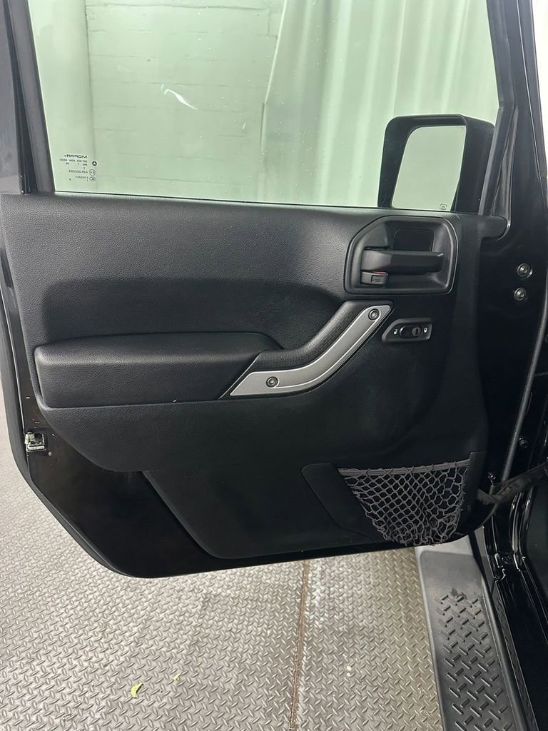 Used 2017 Jeep Wrangler Unlimited Sahara w/ Connectivity Group image 8