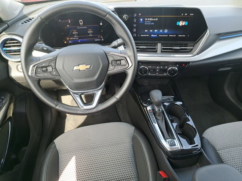 Used 2025 Chevrolet Trax LT w/ LT Convenience Package FWD image 19